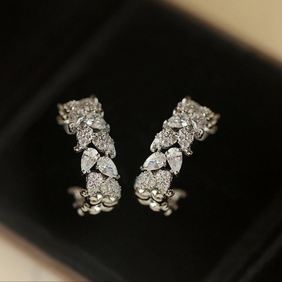 Sliver diamond hoop earrings - Picture 2 of 9